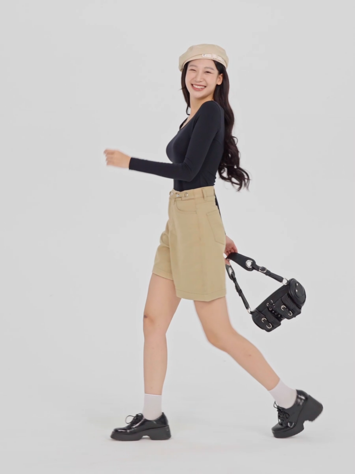 Chiếc quần short jeans tôn dáng và cực dễ phối đồ cho chị em   #YODY #YODYEverydayWear #Tutin #Thoaimai #Lookgood #Feelgood #Tudo #Chuyendong