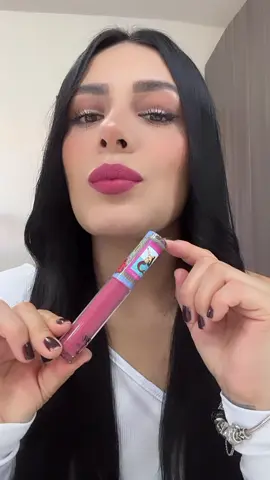 La Sirena🧜 de #yuya  . #lasirena #labialmate #probandoproductos #yuyacosmetics @Republic Cosmetics 
