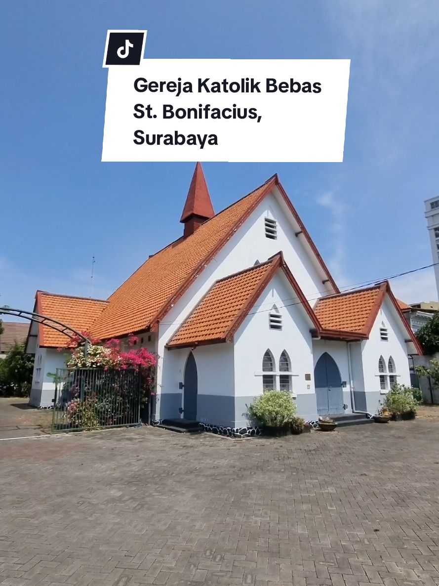 Bangunan Gereja Katolik Bebas St. Bonifacius ini jadi salah satu gereja penginggalan jaman pemerintahan Hindia Belanda di Surabaya. #wisatasurabaya #katolikindonesia  #exploresurabaya #surabayatiktok #sejarahsurabaya 