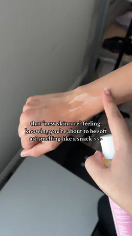 A scent so addicting I’ve been wearing it day and night after every shower and every time I go out 😍 The body smoothie is made with clean, natural ingredients that work to prevent and smooth wrinkles, scars, dry skin, eczema, weather damage, free radical damage, and so much more. ✅ It is a treatment packed full of ceramides, vitamins, and minerals, plus one bottle will last you forever. It’s perfect for skin healing after shaving, too ‼️ The scented versions will have you smelling like a dream 👀 The unique smoothie texture was custom created here at Isle Fever and made without shea butter or coconut oil for the baddies with allergies. It comes out in ribbons and melts on contact with skin! 🫶 A perfect hybrid between traditional body butter (too hard) and body oil (too liquidy) and all the benefits of both. 🤫 Mango butter, apricot seed oil, jojoba oil, and grapeseed oil create a perfect, less greasy formula that absorbs much faster than regular body oils (when used in the right quantities- less than a pea sized amount) and mimic our skin’s own natural sebum & oil production. 🥭 Treat yourself to quality, healing, hand crafted skincare and smell amazing today 🎉