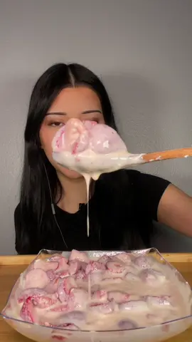 Fresas con crema tutorial 🍓 is this like a mexican hwachae? This is one of my favorite desserts 😍 #Foodie #letseat #asmr #strawberriesandcream #fresasconcrema #mexicanrecipes #eatwithme #eatingshow 
