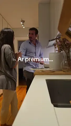 Não aguentei.. já tinha visto este #trend há séculos mas o vídeo da Helena é que me deu vontade de fazer este prank com o meu homem 😂😂 a cara de incrédulo dele! ahaha #arpremium #ar #prank 