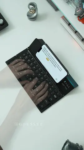Folding keyboard to improve your work efficiency. #keyboardbluetooth #keyboard #keyboardwireless #keyboardmini #unboxing #digital #desktop #fyp #foryou #goussve