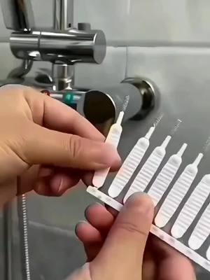Anti-clogging, unclog shower holes with this brush!