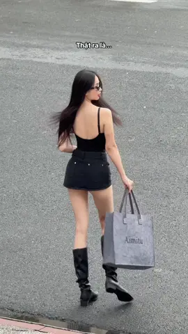 Tui gồng có mấy ai hay. Gồng hồi kiểu gì cũng có ảnh à mấy bà ơi. Với ngta cũng không để ý tới mình đâu mà nếu có thì là do mình đẹp nên ngta mới để ý hoi à #anhango #thoitrang 