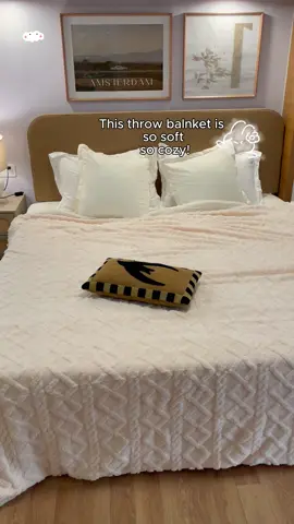 So soft !so cozy!🤩💕softblanket #velvetblanket #blanket #fyp #fypage #blanket #soft #comfy #momtok #comfyera #momera #TikTokShop #sale #onsale #dealsforyoudays #pink #muave #throw#falldealsforyou #BlackTikTok 