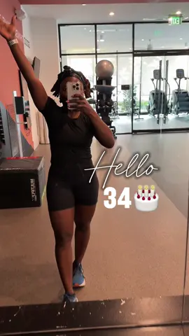 Happy birthday to me. This is 34 🎂 Thankful for this body of mine. It gave birth to a beautiful baby girl, has run half marathons, sustains me daily with no major health issues. I don’t take it for granted. Thank you Jesus 🙌🏾  #34 #BirthdayWorkout #FitMom #Blackdoctor #DoctorMom #MomLife #Over30 