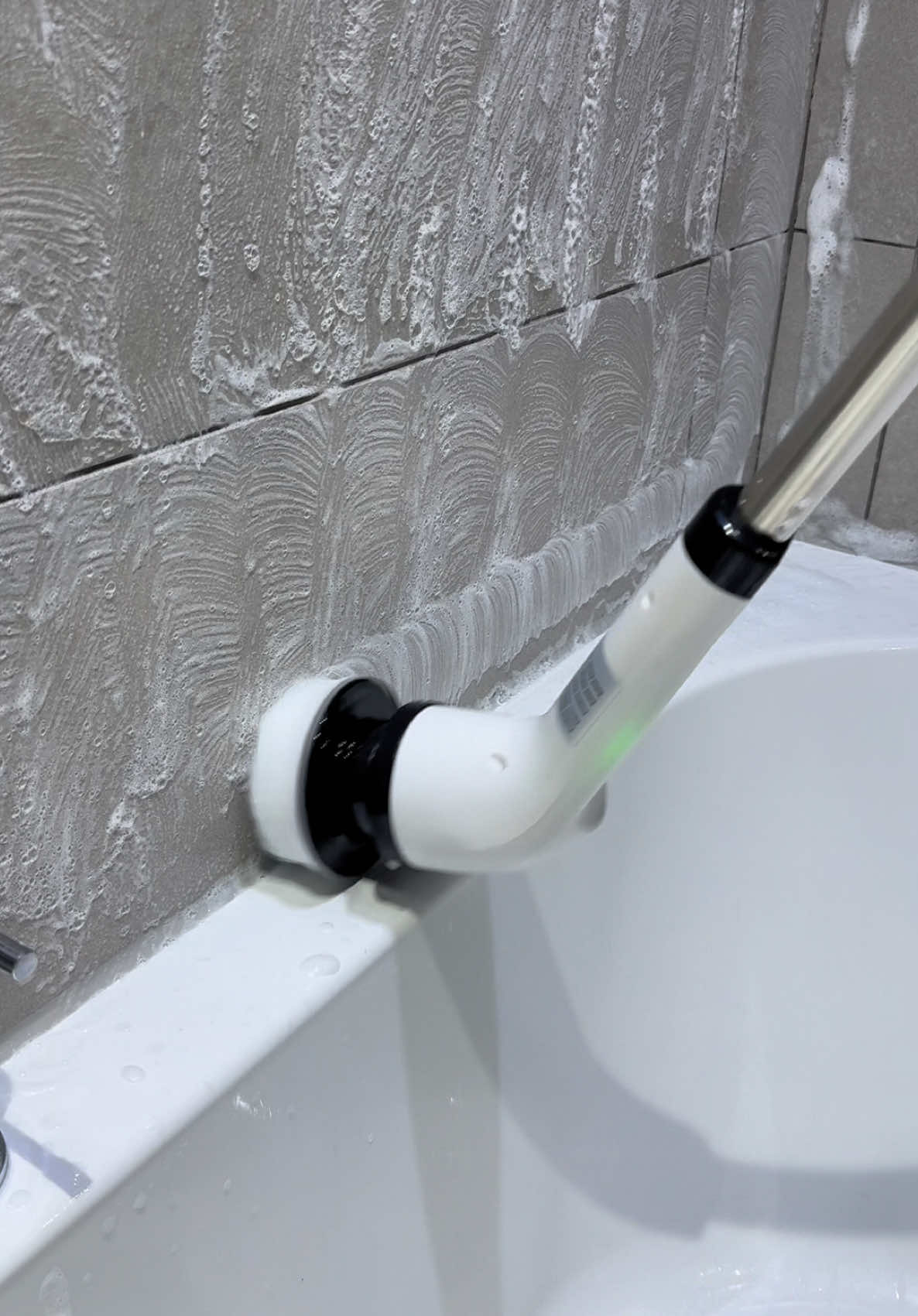 Tiktok shop electric scrubbing cleaning tool 🧼 #CleanTok #cleaning #satisfying #deepclean #homecleaning #cleaninghacks #bathroom #fyp #foryou #tiktokmademebuyit  