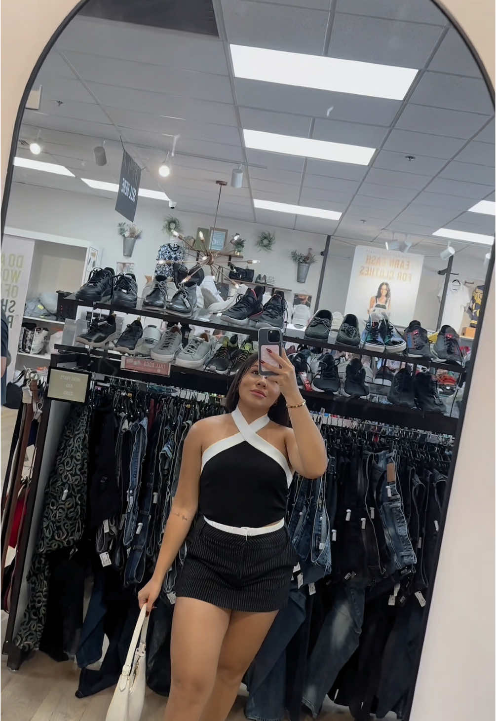 Tienes ropa que ya no usas? ¡Es hora de darle una nueva vida a tu closet! ✨🪩  @uptowncheapskatebrandon es tu opción! Vendes tus prendas y recibe tu dinero al instante, ademas te regalan crédito en la tienda 🤍  (no olvides llevar bolsas😊) Visítalos pronto y me cuentas✨ #tampa #explorepage #fy #brandon #fyp 