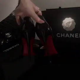 the biggest shoe this Christian Louboutin #christianlouboutin #saltos #fyp #fypage #fypdongggggggg #fypp #fyyyyyyyyyyyyyyyy #fyppppppppppppppppppppppp #foryoupage #foryou 