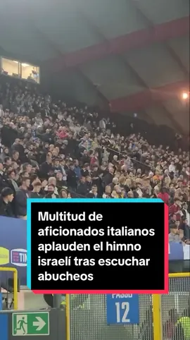 Multitud de aficionados italianos aplauden el himno israelí tras escuchar abucheos en el partido de Italia contra Israel    👉 A pesar de la alerta máxima antes del encuentro, terminó sin incidentes y con Italia goleando por 4-1 en la Nations League #israel #italia #tiktokfootballacademy #footballtiktok #deportesentiktok #TikTokDeportes #nationsleague 