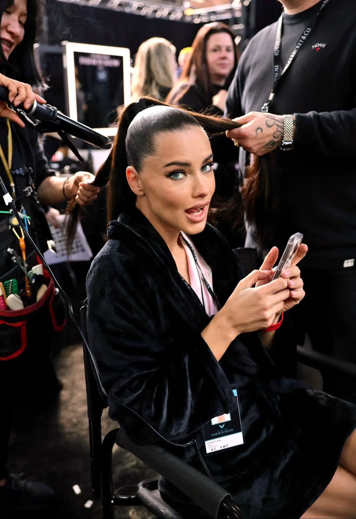 Adriana Lima getting ready for the Victoria’s Secret fashion show 2024 #fyp #adrianalima #victoriassecret #fashionshow #icon 