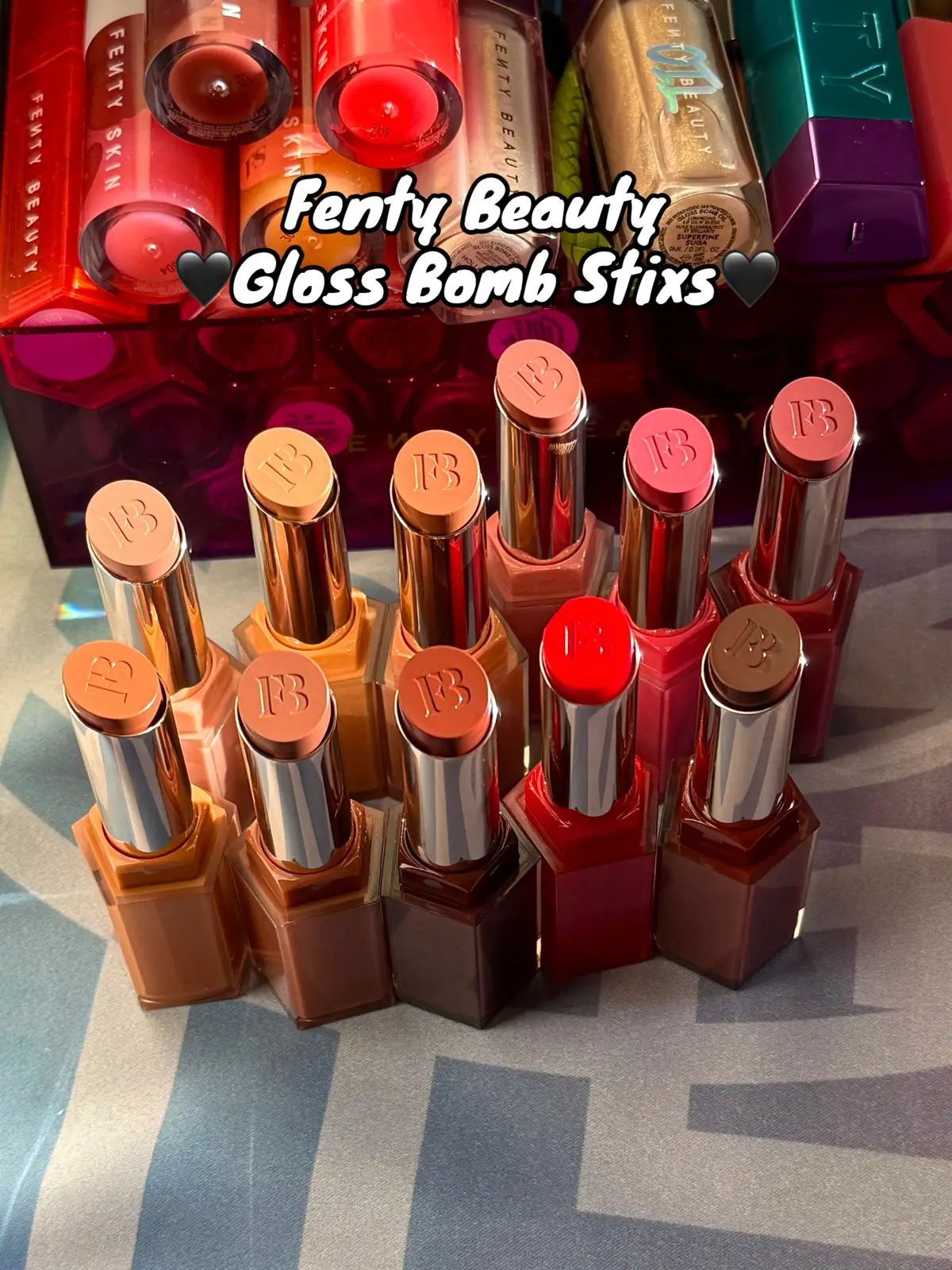 So Shiny!! #fentybeauty #glossbomb #glossbombstix #glossbombstixs #fentylip #rihanna #newmakeup #fentyfam #fentysale #sephorasale #makeuprecomendation #fyp #viralmakeup #lipcombotiktok @Fenty Beauty 