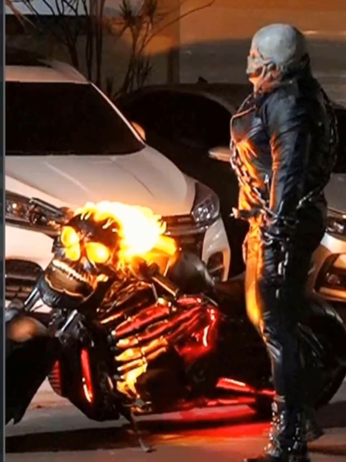 Motoqueiro Fantasma encontrou Casal na Rua e...