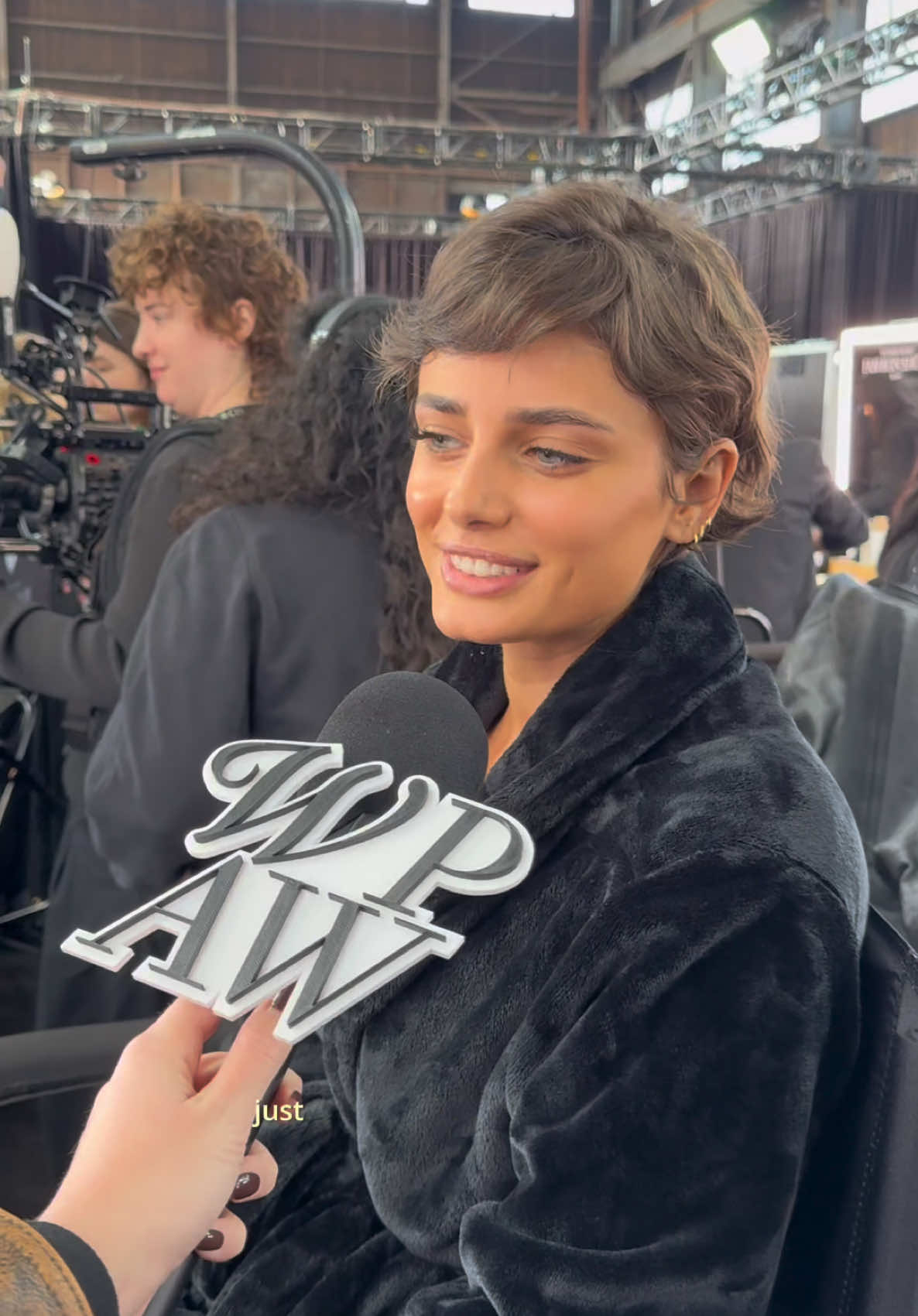 The one and only @Taylor backstage at the @Victoria’s Secret show today!! 💫🪽 what an absolute real life angel! Such a nice time chatting with you ✨ 