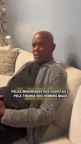 Samuel L. Jackson comemorou os 30 anos do clássico ‘Pulp Fiction’, de Quentin Tarantino, nesta terça-feira (15), com um vídeo especial recitando o versículo bíblico Ezequiel 25:17, que ficou famoso em uma cena de seu personagem Jules Winnfield. 