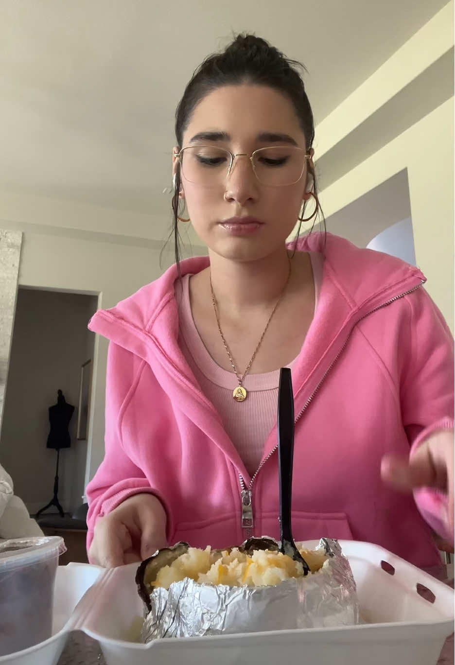 BBQ brisket baked potato mukbang! (ignore the mannequin in the back lol) #bbq #bakedpotato #mukang #notalking #notalkingmukbang #asmrmukbang #sourcream 