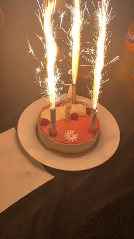 #Algerie #pourtoii #wahrania #🇩🇿 joyeux anniversaire Hassina, que du bonheur Inch’Allah.🎊🎉💖🫶🏻🌺🌺