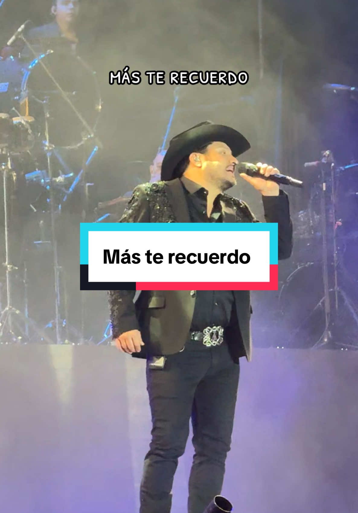 Pero parece que entre más vacío botellas, más te recuerdo y la herida no me cierra 🥺 #JulionAlvarez #Masterecuerdo 