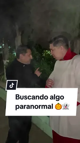 Chistes mexicanos y albures del monaguillo Rony y padre amado. Buscando algo de terror Halloween apariciones de fantasmas.  #chistes #comedia #comediantes #humor #risa #sketches #halloween #albures #picardia #terror #fantasmas 