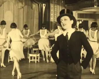 roaring twenties #fyp #1920s #antique #foru #roaring20s #1920smovies #flapper #flappergirl #foru #fashion #style #decadeslooks #dancing #foru #decadesofhair #1920sfashion #1920smakeup #roaringtwenties #1920shair #flapperhair #videography #vintagevideo #antique #forupg #actress #antiquelover #1920sgirl #dresses #dress #shorthair #womenwithshorthair #forupg #vintagewomensfashion 