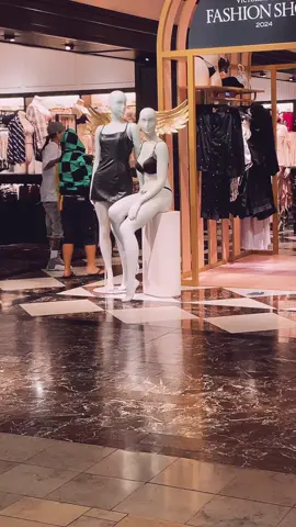 When Victoria’s secret fashion show is at fashion show mall. #victoriasecret #victoriasecretfashionshow2024 #fashionshowmall #lasvegas #fslv #fyp #fypシ 