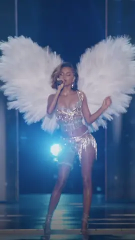 Mais de Tyla performando no Victoria’s Secrets Fashion Show 🪽 #tyla #VSFashionShow #victoriasecretshows #watertyla @Tyla 