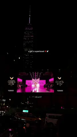 pink empire state tied it all tgt 😍 #victoriassecretfashionshow #nyc