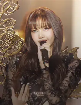 LISA AT THE VICTORIA SECRET FASHION SHOW #lisa #blackpink #kpopfyp #kpop #sourlili #victoriassecret 