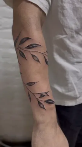 Vine tattoo handfree design #vines #leaves #armtattoo #design #tattoodesign 