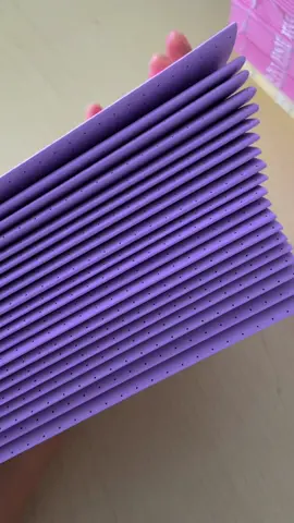 Acompañame a coser una libreta de hojas de punto 💜 #libretashechasamano #encuadernacion #notebooks #libretaspersonalizadas #libretas #bookbinding #notebookart #notebooktherapy #hojasdepuntitos 