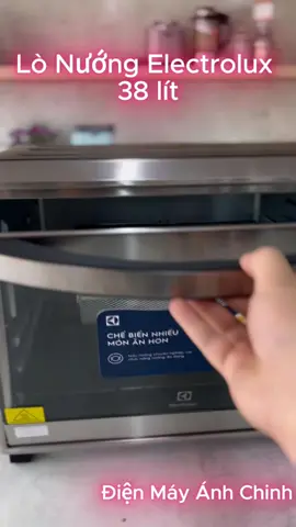 😍😍Lò nướng với dung tích lớn 38 lít , làm bằng thép không gỉ. Kích thước nhỏ gọn phù hợp cho mọi không gian trong bếp . mặt trước được thiết kế bằng kính#chamsocgiadinh  cường lực trong suốt và đèn báo khi hoạt động bên trong khoang lò giúp dễ dàng quan sát thực phẩm trong khi nướng 🍒Rất nhiều phụ kiện đi kèm : gồm khay nướng , vỉ nướng , giỏ nướng , xiên quay cho , 2 tay cầm để lấy khay nướng 👉Với công xuất lớn 2100W và quạt đối lưu giúp nhanh chóng làm chín thức ăn. 👝Các nút vặn cơ với đa dạng các chức năng tuỳ chọn như chọn các thanh nhiệt hoặc nướng có quạt đối lưu , thời gian hẹn giờ lên đến 120 phút giúp tiết kiệm được thời gian , không cần hẹn giờ nhiều lần Liên hệ đặt hàng: 0934.340.929/ 02273.847.847 https://anhchinh.vn/lo-nuong-electrolux-38l-eot38mxc.html #lonuong #electrolux #lonuongelectrolux #anhchinh #dienmayanhchinh #lonuongtienloi #tienichgiadung #dodungmoingay