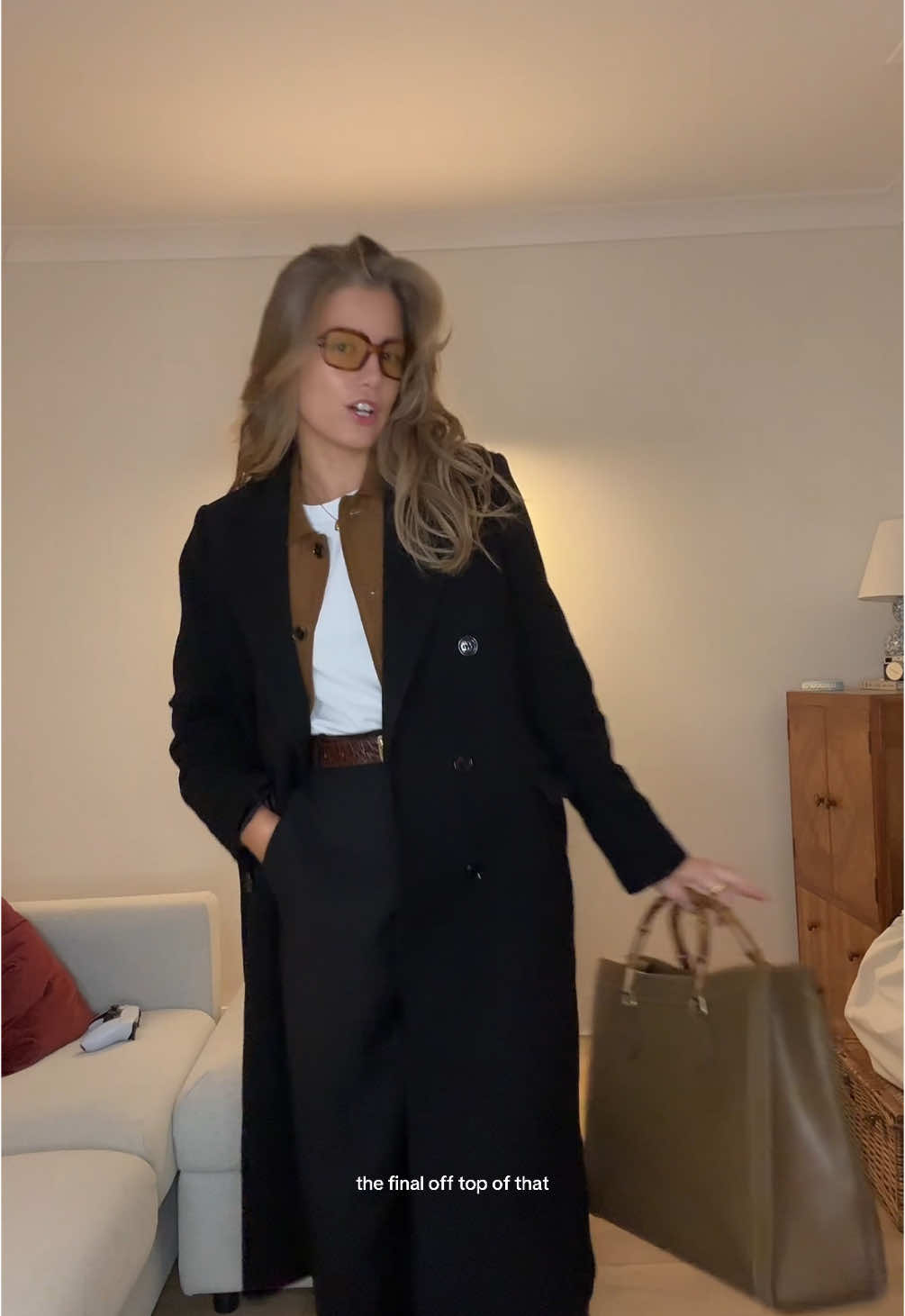 You can make so many different outfits out of this basic base! 🍂🤍🍁 #officeoutfit #stylingtips #autumnoutfits #corporateoutfits 