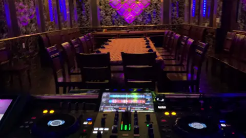 D/c: Ẩm thực & Karaoke 979 cho (thuê bàn dj và phòng tiệc) tại quán cho tiệc sinh nhật - tập dj - party - nhậu nhẹt rượu chè 🥳 #amthuc #karaoke #979 #vinhkim #xuhuong 