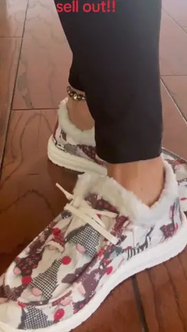 Allways be greatful for what you have (but you NEED these shoes!) #christmas #shoes #christmasshoes. #greatfull #greatfulheart 