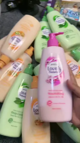body lotion lovely natural sekali checkout aku kirim 3 botol😍#fyp #bodylotion #lovely #jumbo #gratisongkir #handbodyviral #handbody #tokosembako #fypシ #tokosembako #foryou #4u 