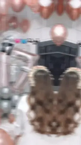 اهلاً بـ يوم ميلادي ، اهلاً بعامي الـ18 اللهُمَّ السّلام وعاماً مليئاً بما اتمنى ✨♥️. ‏