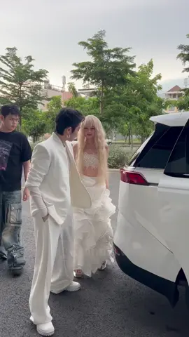 Gil Lê - Xoài Non tay trong tay đến họp báo Chị Đẹp ❤️ #showbiz #chidepdapgioresong #gille #xoainon #xuhuongtiktok 