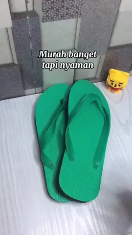Ada tekstur garis garis di telapaknya jadi anti licin licin club #sandal #sandaljepit #sandaljepitmely #creatorsearchinsights #promoguncang1010 #racuntiktok #racuntiktokshop #promo #fyp 