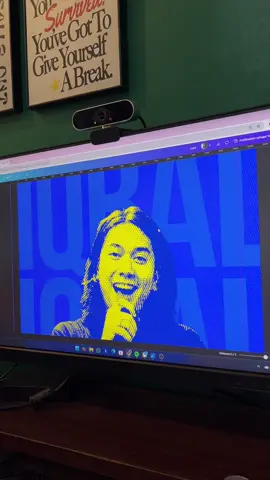 Cara buat efek line halftone kek gini cuma di canva. Siapa nih yang masih remehin canva?  Yang mau tau banyak soal canva. Jangan lupa ikuti 2 day bootcamp dari @edutify bareng saya. Kita akan kupas tuntas kelebihan dan kekurangan Canva. Jadi sebelum kehabisan slot daftar sekarang. Akhir pendaftaran kamis besok. Cek link di bio ya untuk daftar (lynk.id/fikrititi21)