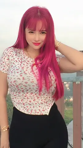 ah malas la macam ni,kami yang joget dia yang panas,majok ar