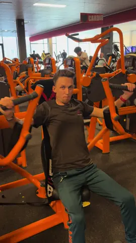 Gym time we gaan door en door @XXL NUTRITION @Basic-Fit @Under Armour @Gymshark #foryoupage #foryou #dutch #nederland #viral #zaandam #sportschool #gymtime #gym #Fitness #wegaanweerknalle #fitboy #summerbody #xxlnutrition #basicfitnl #basicfit #gymmotivation 