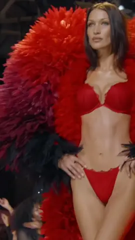 #victoriassecretfashionshow2024 #victoriassecret #bellahadid #model #fy #fy #fy 