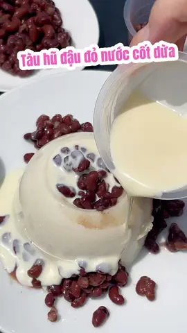 Dĩ An ăn gì đây ta 😋 Tàu hũ đậu đỏ nước cốt dừa siêu mlem 😙😙#tauhusingapore #anvat #xuhuong #viral #anvatbinhduong #dian #food #mlem 