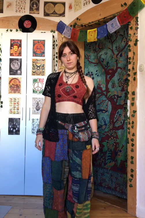 I know you all want to know where my clothes are from! 🌈🦋🌞 They’re from @KarmaNepalCrafts (discount code ROUSSETTEPUNK) and kaohinani (discount code NYMPHEA10) links in my bio ✨ #hippie #trending #hippietok #hippiefashion #patchwork #slowfashion #transition 