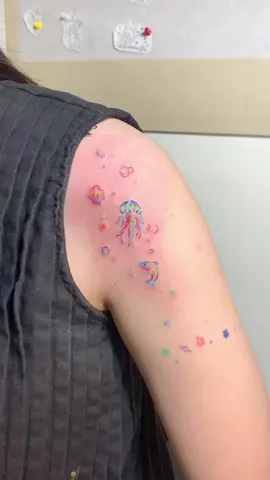 1 đại dương màu mè 🪼🐬✨#xuhuong #tiemxamgaogao #tiemxambienhoa #minitattoo #hinhxamdep #tattoo #hinhxammini 