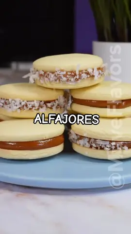 ¿como hacer alfajores? deliciosos alfajores 😋 Ingredientes: 🛒📝 100 gr de mantequilla (a temperatura ambiente) (casi 1/2 taza) 75 gr de azúcar glass (2/3 taza) 2 yemas de huevo 1 Cdita de esencia de vainilla transparente 150 gr de maicena (fécula de maíz) (1 taza + 2 Cdas) 100 gr de harina de trigo todo uso (3/4 taza + 1 Cda) 1 Cdita de Polvo de hornear 1/2 Cdita de bicarbonato de sodio Para el armado: 1 lata de dulce de leche (380 gr) 1/4 de taza de coco rallado (50 gr) Tiempo de refrigeración de la masa: 30 minutos. Temperatura de horneado: 170°C (338°F)🌡 Tiempo de horneado: 12 minutos. ⏲ Cantidad de alfajores: 15. (30 galletas) Tamaños de los alfajores: 6,5 cm de diámetro. . . . . . . #alfajores #alfajoresdemaicena #comohaceralfajores #alfajoresargentinos #recetaalfajores #alfajoresrecipe #alfajorescaseros ##alfajores