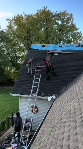 #ruferos💯 #canada_life🇨🇦 #pvroofer #construction #sueñoamericano #usa #usa🇺🇸 #fypシ゚viral #roofing #roofingcontractor #roof #ruferosoklahomeros 