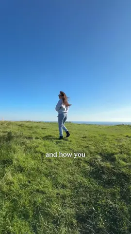 New to countryside walks/hikes? SAME. Here’s three rookie errors I made, so you don’t have to. Ad 1: Blisters are NOT fun and can stop you from enjoying the walk altogether. Invest in a good pair of boots, I couldn’t recommend @Vivobarefoot Gobi Hiber’s enough. Water resistant, warm, comfortable, flexible, with all the benefits of barefoot shoes (closer connection to nature, improved ankle and foot strength). Get 20% off with my code SOPHSPLANT20! 2: Choose the right clothes! The first couple of hikes I went on had NO idea. Tailor your attire to the length of the hike, always comfort over style. And remember that SPF! Even in winter. 3: Fuel up before (something like beans on wholemeal toast is perfect) and bring a nice high protein sarnie to look forward to. I opted for hummus and sliced smoked tofu with lettuce and tomato.  Looking for the hikes? Here’s my favourite so far, within 1hr of London. Seven Sisters (about 5 hours long, 16 km if you walk from Seaford to Eastbourne train stations) Box Hill (About 3.5 hours long, circular route, arrive and depart from Box hill & Westhumble station) Devil’s Dyke - Brighton (6 varied routes, shortest will take 1 hr, longest about 3. Most start from Devil’s Dyke pub) Any questions, let me know! #barefootshoes #vivobarefoot #livebarefoot #ukhikes #ukwalks #walkingboots