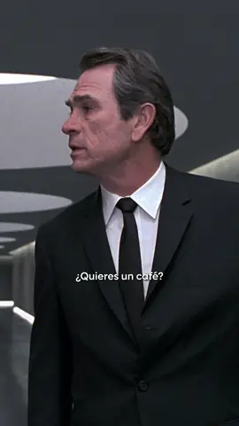 ¿Cómo olvidar ese primer café con tus nuevos compañeros de oficina? ☕ #HombresDeNegro #MenInBlack #WillSmith #TommyLeeJones